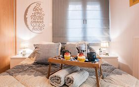 Luxury Seaside Apartment Next To Starbucks Opossite The Beach Park Of Flisvos