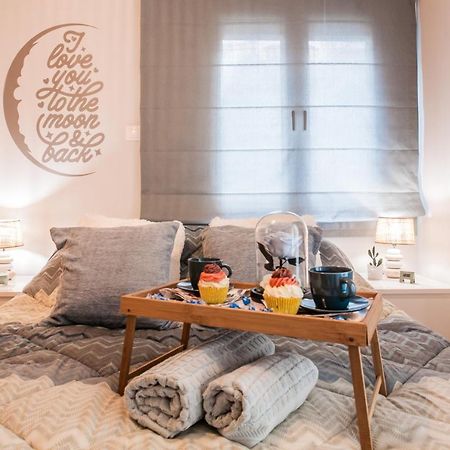 Luxury Seaside Apartment Next To Starbucks Opossite The Beach Park Of Flisvos Athene Buitenkant foto